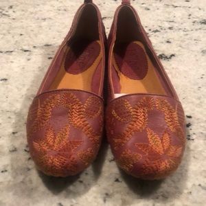 Latigo slip on shoe